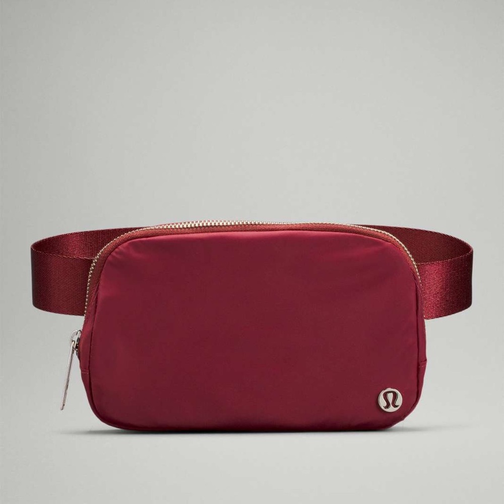 Lululemon Everywhere Belt Bag 1L in Merlot